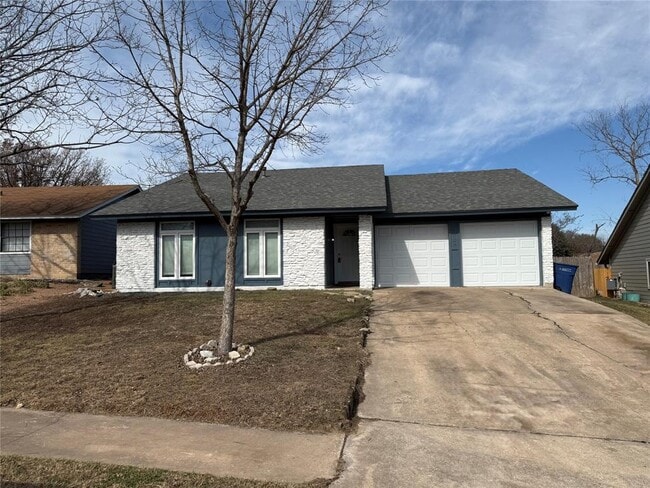 Building Photo - 10008 Barrington Cove