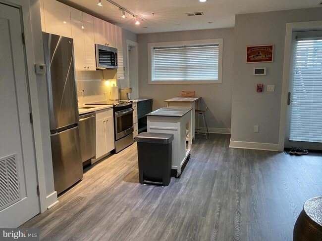 Photo - 1209 G St SE Unit 2