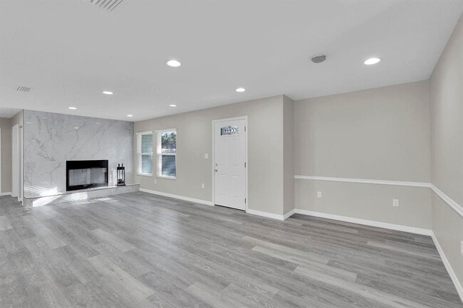 Photo - 855 S Holmes Blvd