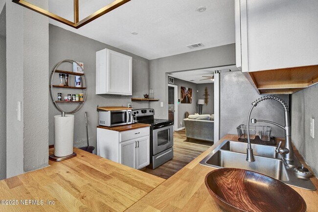 Photo - 3323 Myrtle Ave N Rental