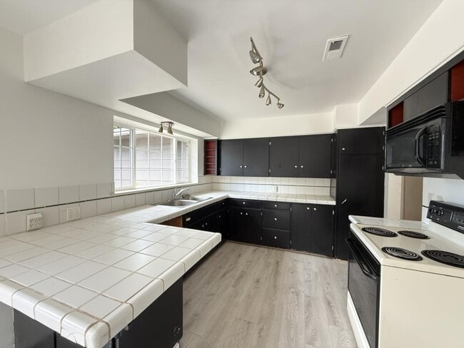 Photo - 733 NE Wharton Dr