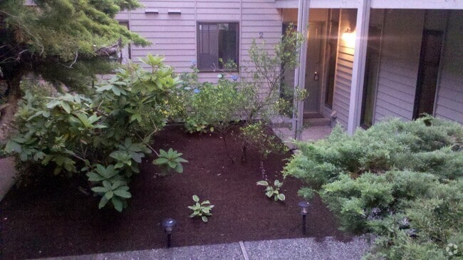 Building Photo - 1461 Rainier Court Unit 2 Rental
