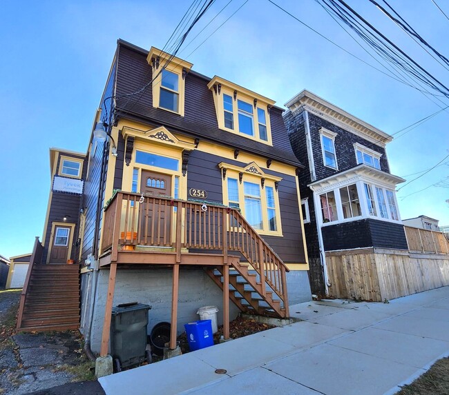 Building Photo - 256 Britain St Unit 256