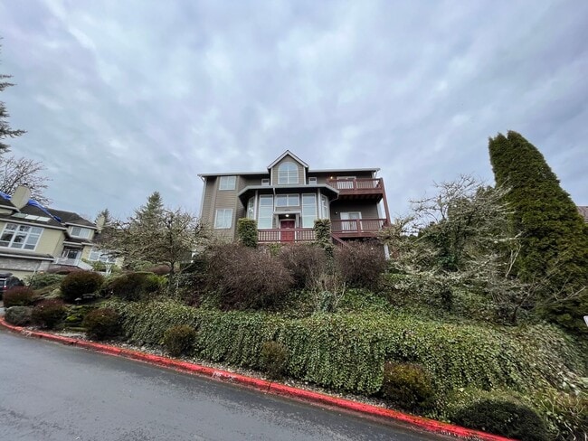 Photo - Immaculate 4 bedroom, 3.5 bathroom, tri-level Home in Tigard!! Expansive Views, Office space, Gam...