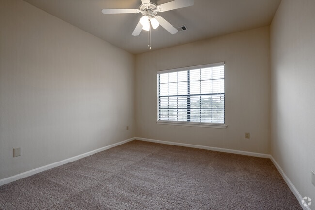 1BR, 1BA - 648SF