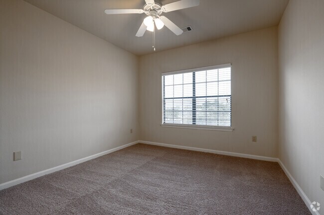 1BR, 1BA - 648SF - Oxford at Tech Ridge Apartments