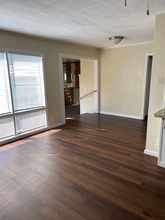 Photo - Newly Updated Midtown Beauty!