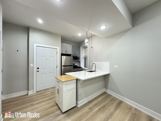 Photo - 442 W Belden Ave Unit A04C