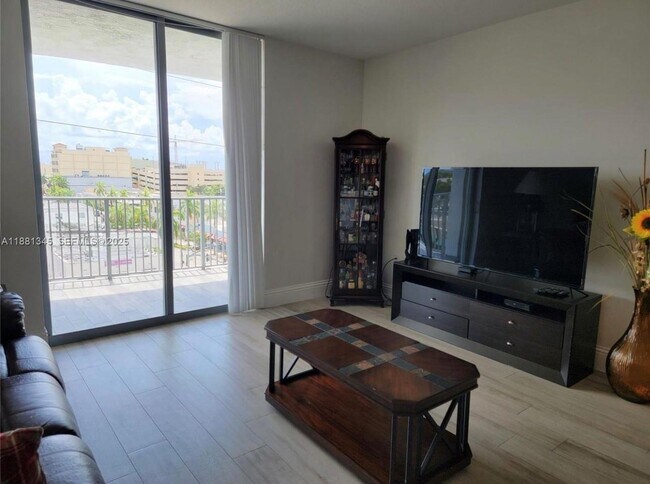 Photo - 140 S Dixie Hwy Unidad 519