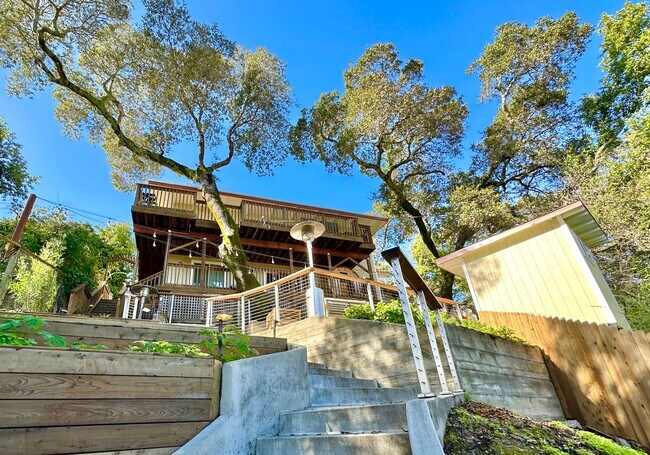 Photo - Gorgeous Hillside View, Modern Flat Unit A Upper Flat