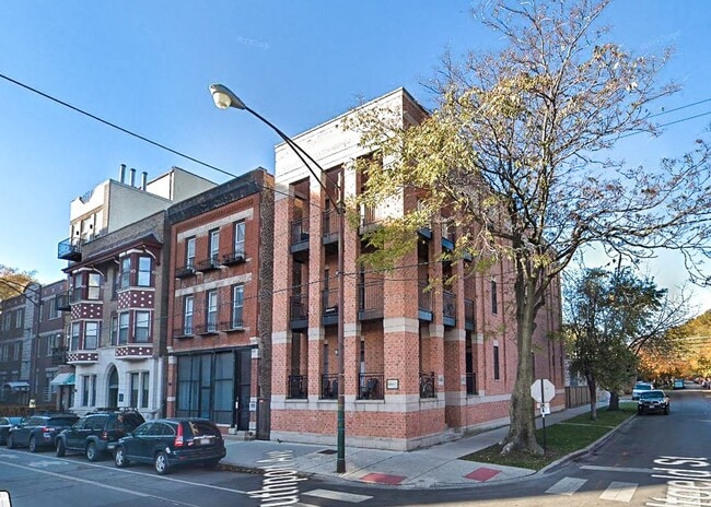 Building Photo - 1401 W Altgeld St Unit 2 Rental