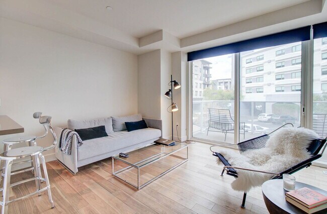 Building Photo - 4422 N 75th St Unit 2006 Rental