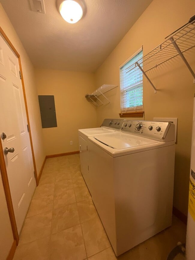 Photo - Short term - Clean and tidy 3 bedroom/1 bath near Cherokee Park