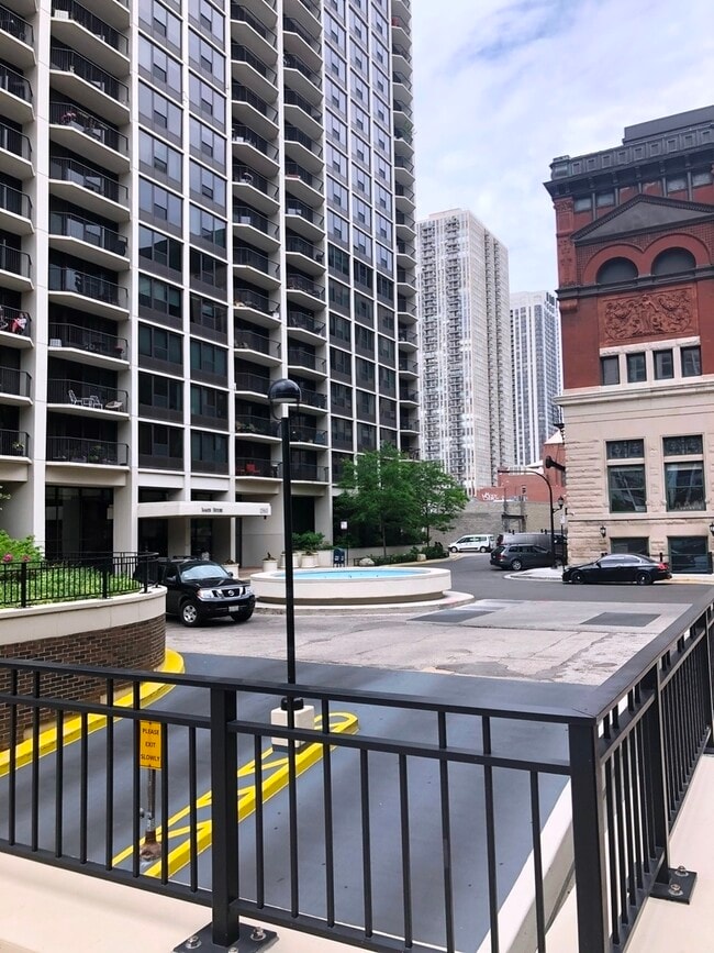 Building Photo - 1560 N Sandburg Terrace Unit 3709