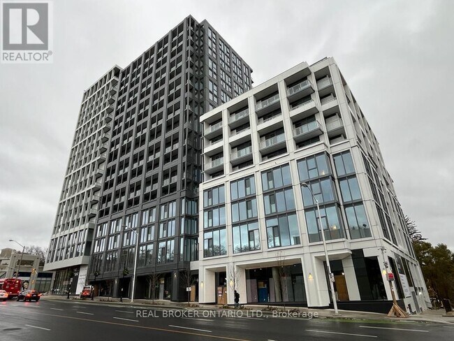 Photo - 2020 Bathurst St Unit 615