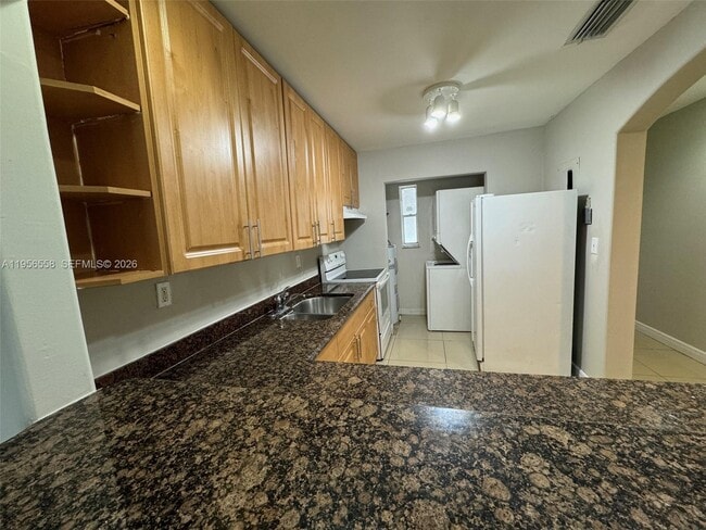 Photo - 8060 Fairview Dr Unidad 201