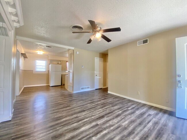 Photo - Great rental near center of Lubbock now av...