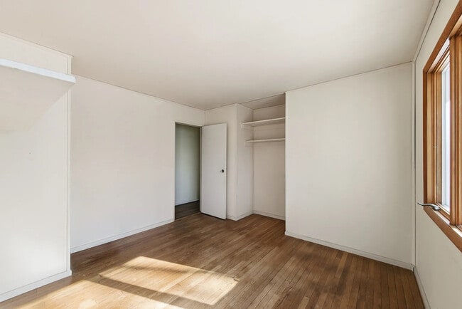 Photo - 231 Schilling St