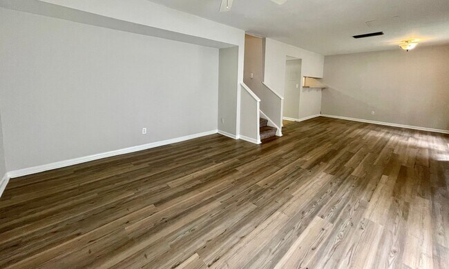 Photo - 2 BEDROOM 1 BATHROOM CONDOMINIUM IN OAK BR...