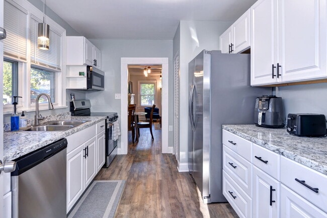 Photo - 335 Greenbriar Ave