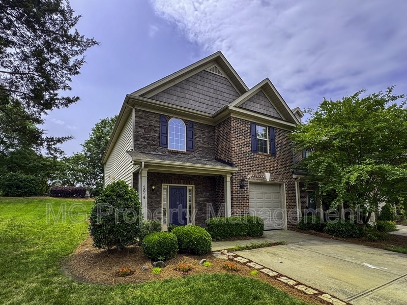 Photo - 2056 Oxford Heights