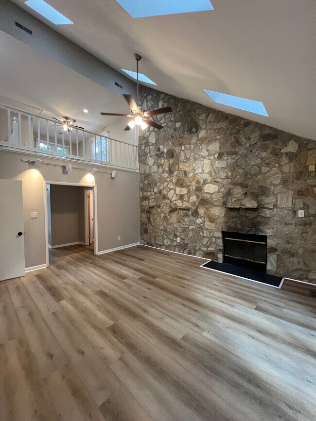 Building Photo - 1838 Ferncreek Pl