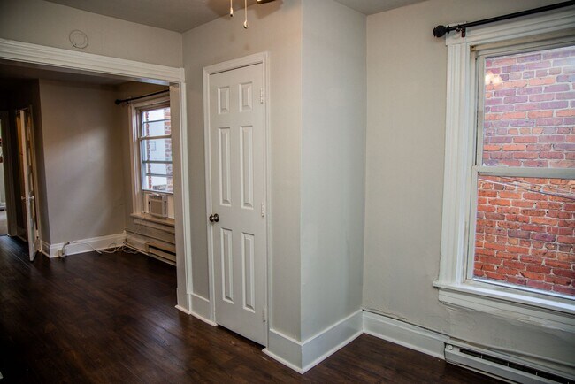 Photo - 2002 Rosewood Ave Unit Apt #D