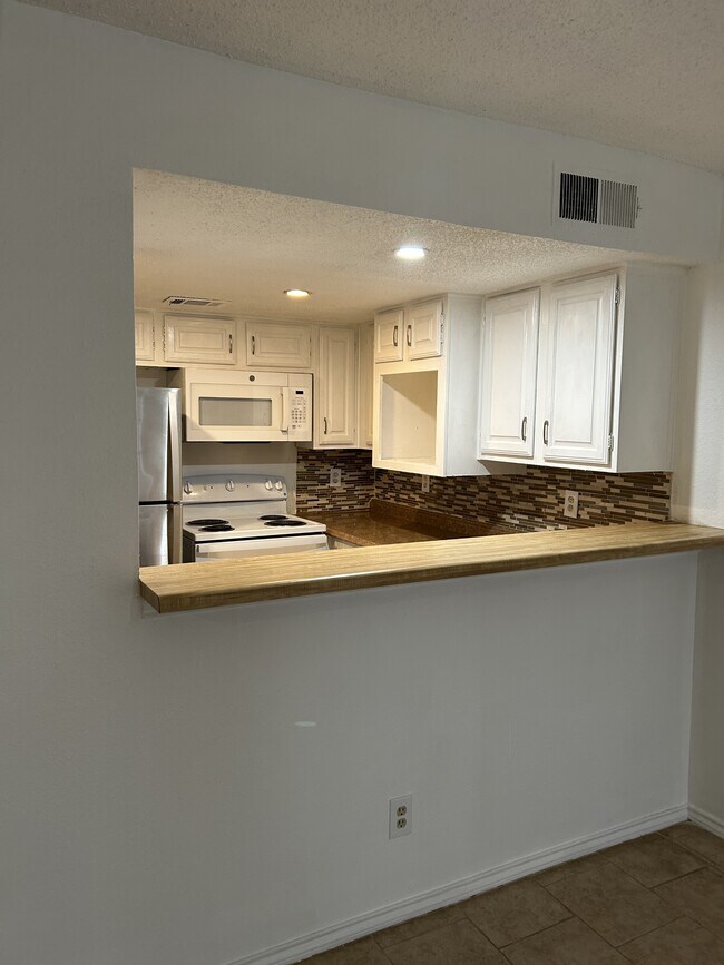 Photo - 1505 E Interstate 30