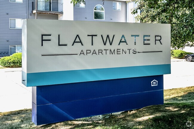 Building Photo - Flatwater Rental