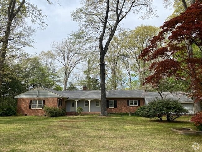 Building Photo - Rambling Brick Rancher with water views cl... Rental