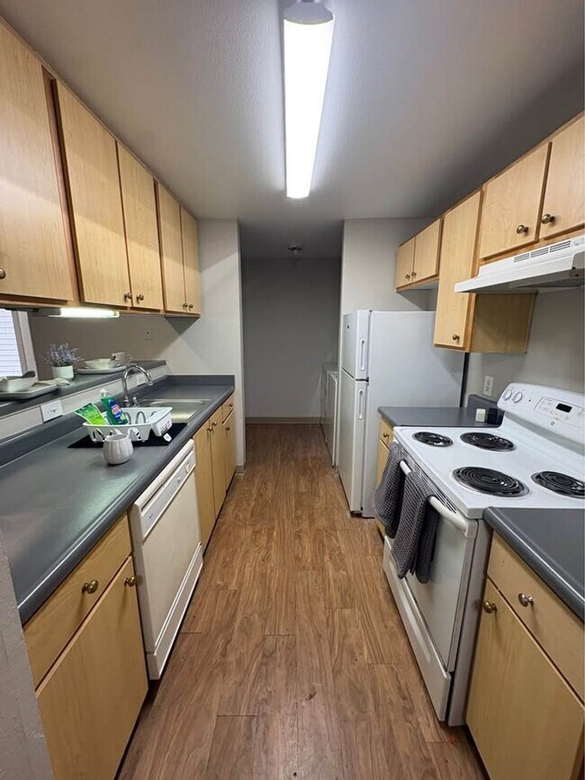 Photo - Life Just Got Better Come See For Yourself At Powell Court Apartments!! Unidad 52