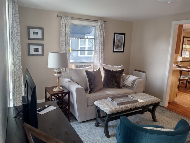 Photo - 2914 Woodlawn Avenue