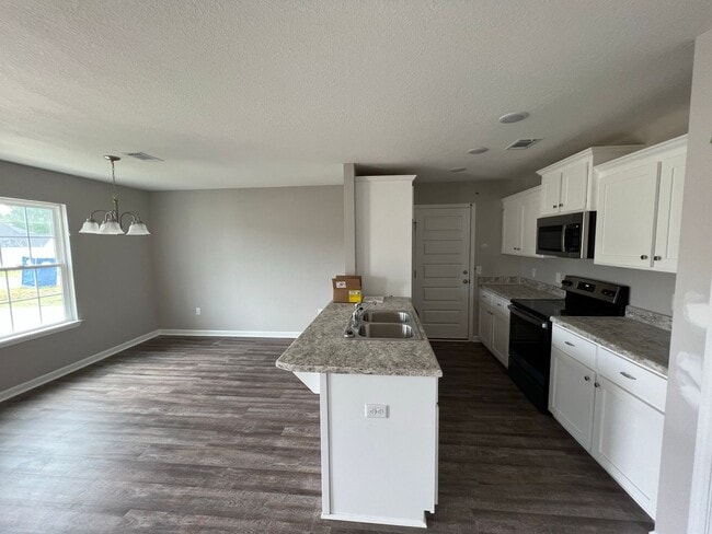 Photo - 7054 White Pine Ave
