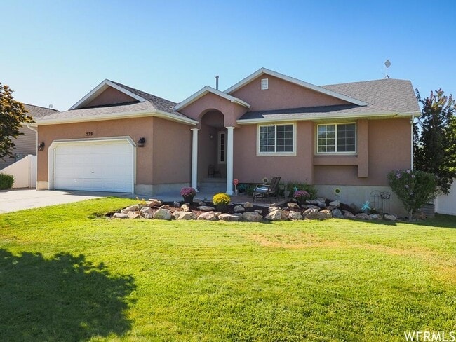 Building Photo - Spacious Rambler w attached 2 car garage! Rental