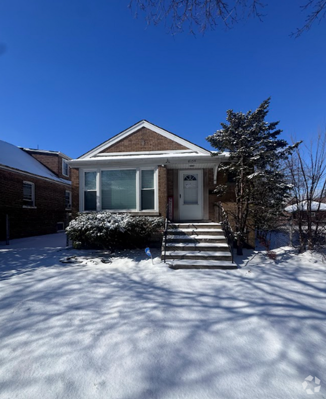 Building Photo - Newly Renovated 4-bed 2-bath- South Shore ... Rental