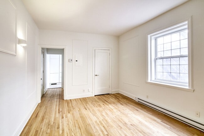 Photo - 2060 Rue du Fort Unit 8