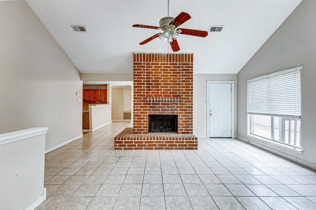 Photo - 2010 Hickory Glen Dr