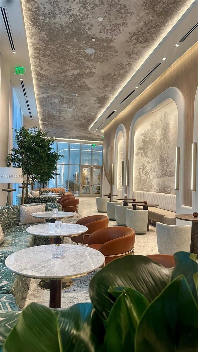 Building Photo - 77 SE 5th St Unit 2908