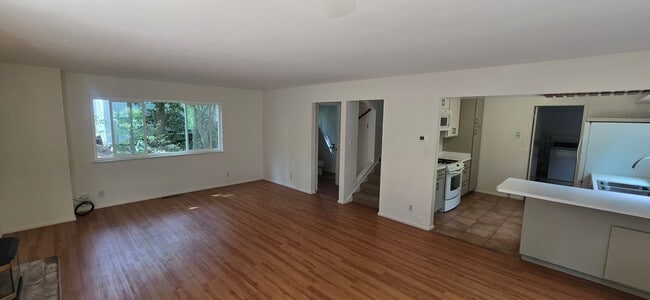 Photo - 361 Neva St