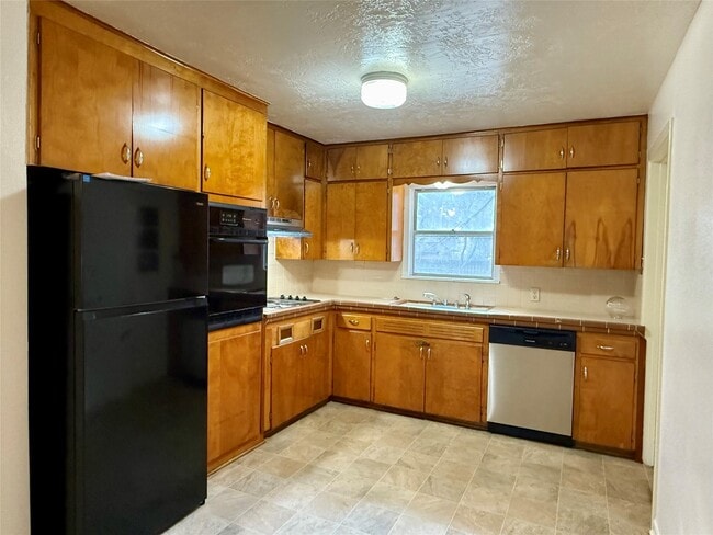 Photo - 219 Moore St