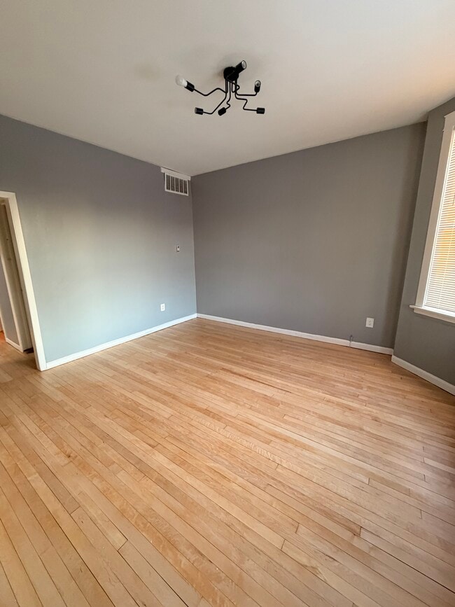 Living room - 2423 S 57th Ct Unit 1