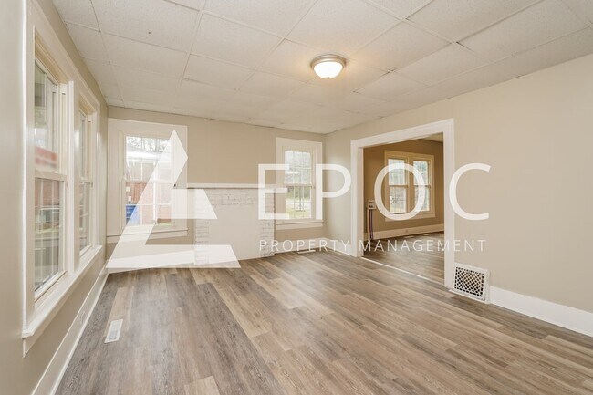 Photo - 152 Westdale Ave NW