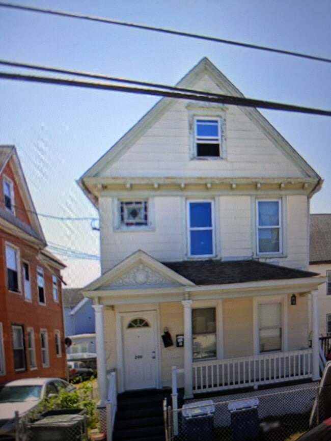 Building Photo - 200 Ogden St Unit 2nd Floor Rental