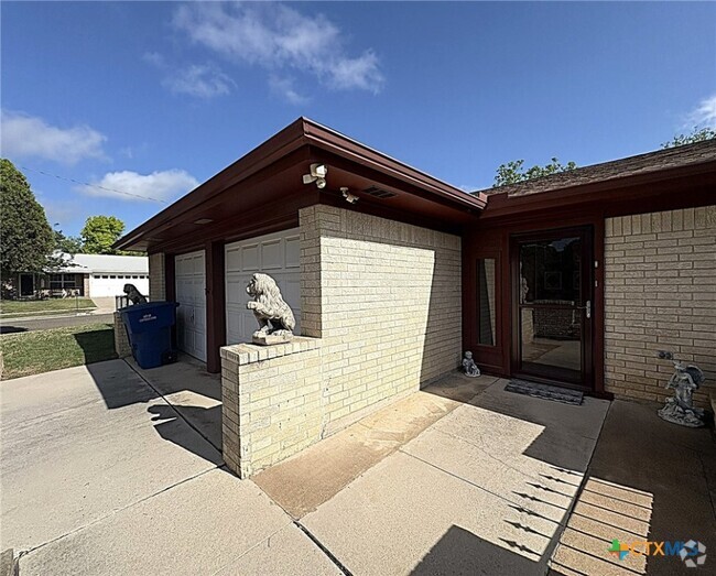 Building Photo - 1613 Velma Ave Rental