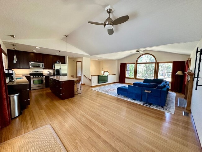 Photo - Stunning Running Y Ridge Home with Lake Views – Furnished or Unfurnished!