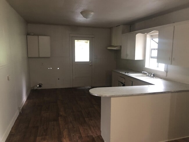 Photo - 519 Sandal St