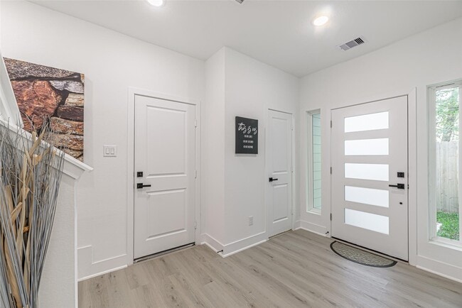 Photo - 7806 Comal St