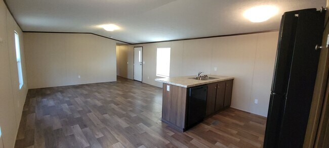 Photo - Very nice 3 bedroom/2 bath mobile home in ... Unit Willow Oak 101