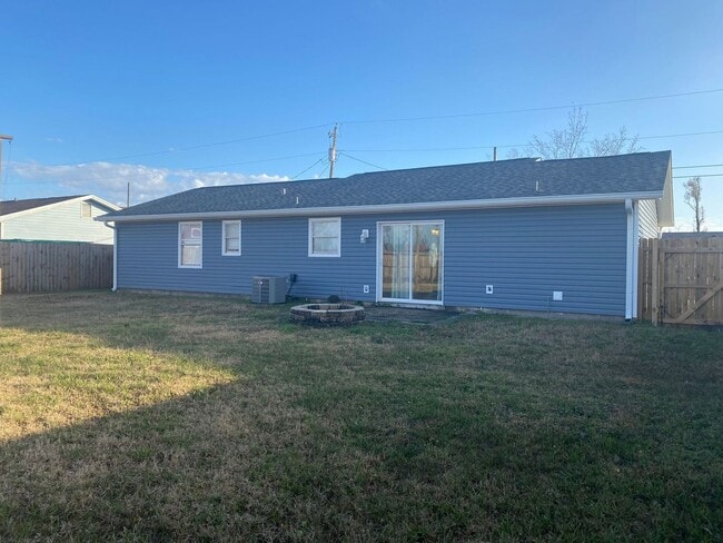 Photo - Cozy & Centrally Located 3Bed/2Ba in Lynn ...