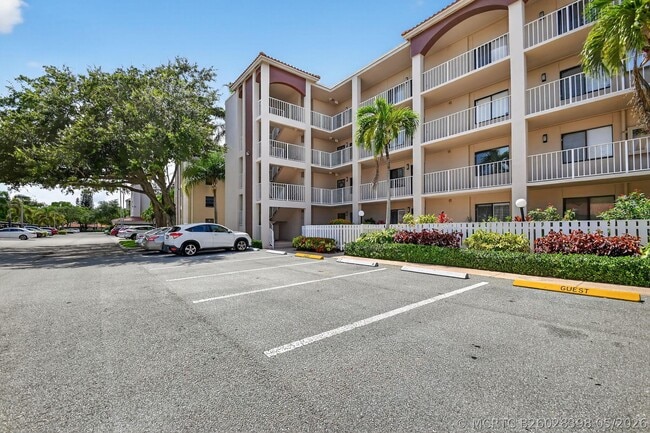6193 Pointe Regal Cir Unidad 402